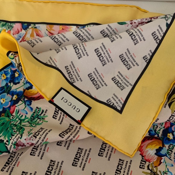 💫NWT Gucci Yellow Flower Print Scarf 513127 9275 - Picture 6 of 7